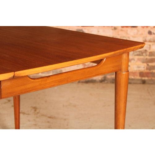 1960s Mid-Century Modern Extendable Walnut Dining Table, 1960s For Sale - Image 5 of 13