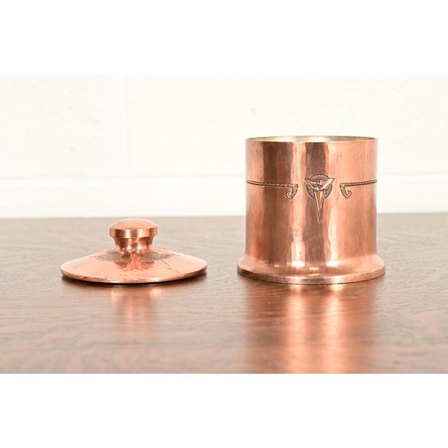 Roycroft Arts & Crafts Trefoil Hammered Copper Humidor, Circa 1920s For Sale - Image 9 of 14