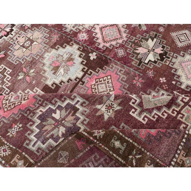 Textile Galerie Shabab Collection Mid-20th Century Handmade Turkish Anatolian Tribal Room Size Carpet For Sale - Image 7 of 8