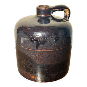 Late 19th Century American Primitive Albany Slip Glazed Brown Stoneware Beehive-Form 1/2 Gallon Jug