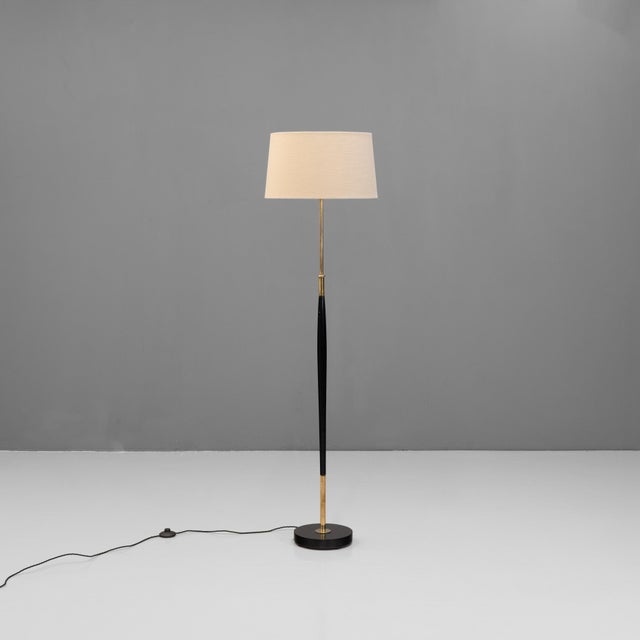 Floor lamp with brass and black oak base and column and adjustable light position. (Shade not included). Circa 1950. UK...