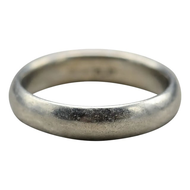 The Oman: Gentleman's Classic Wedding Band in Platinum For Sale