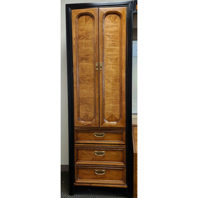 Beautiful and highly rare vintage (1970s-80s) Thomasville Embassy Line Queen-size Headboard Unit. In remarkably good...