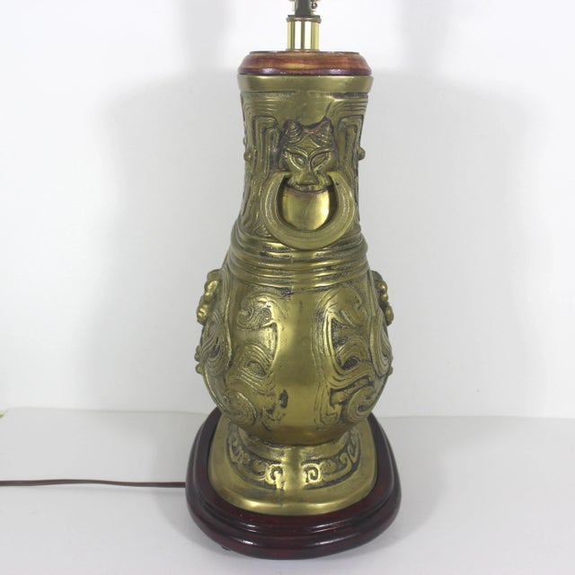 Chinoiserie Vintage Brass Chinese Hu Vessel Urn Table Lamp Creatures Oni Serpent Foo Dogs For Sale - Image 3 of 12