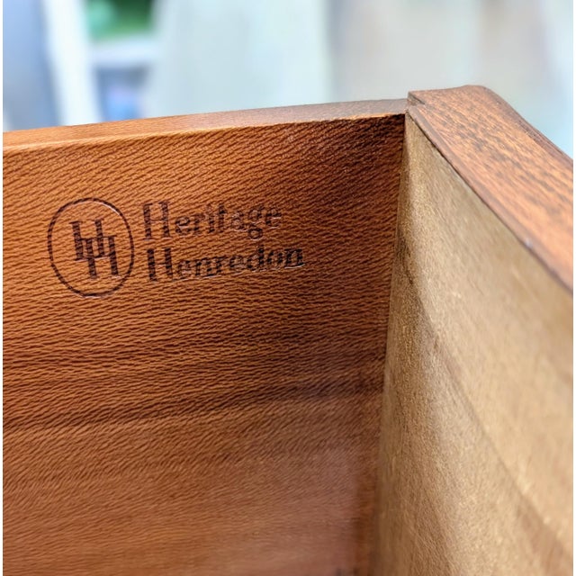 Pair of 1950's Mahogany 3-Drawer Bachelor's Chests by Heritage Henredon For Sale - Image 12 of 14