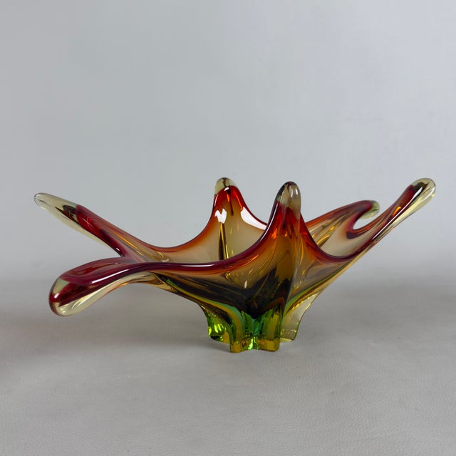 A magnificent and rare large-scale sculptural centerpiece, a true masterpiece of Murano glassmaking, capable of adding a...