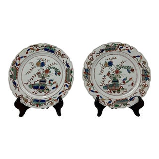 Pair of Early 18th Century Chinese Porcelain Famille Vert Kangxi Period Plates For Sale