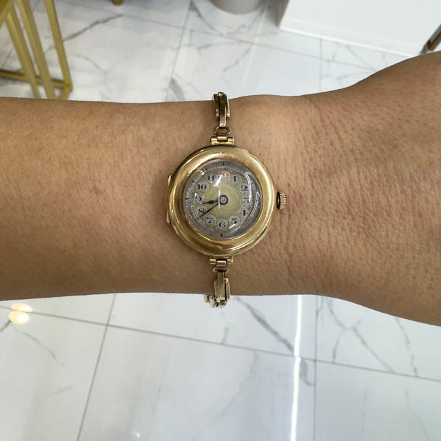 Brand: Rolex Gender: Ladies Metal Type: 15K and 14K Yellow Gold Diameter: 26.00 mm Weight: 19.19 grams One ladies 15K...