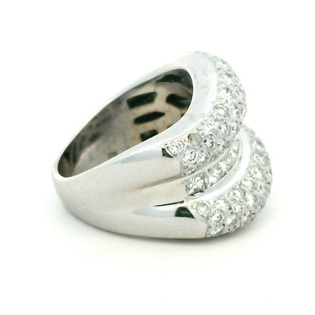 Contemporary Italian 18k White Gold Diamond Crossover Ring, 3.74 Carats, Size 5.75 For Sale - Image 3 of 13