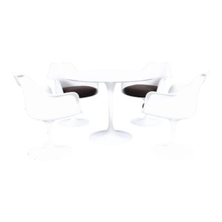 Mid-Century Modern "Tulip" Dining Room Set by Eero Saarinen for Knoll For Sale