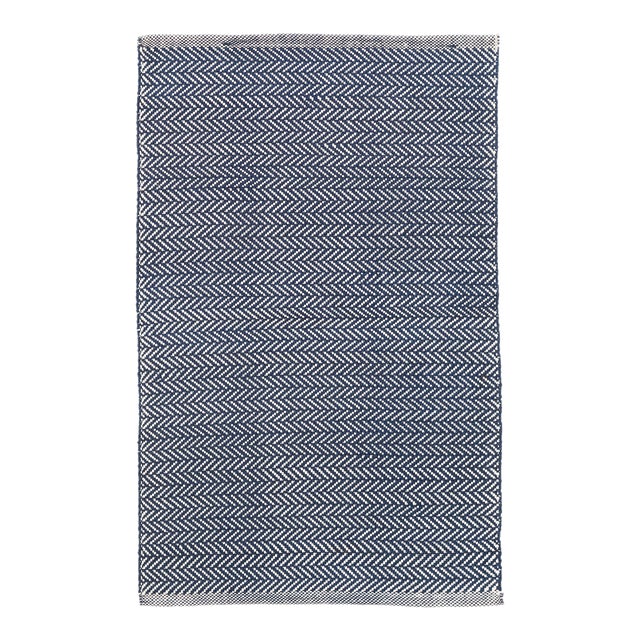 Dash & Albert by Annie Selke Herringbone Navy/Ivory Indoor/Outdoor Rug, 2'6" x 8' For Sale