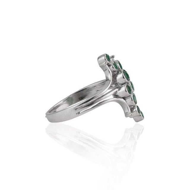 Art Deco Artistic Abstract Vibrant Emerald Bubble Ring in 925 Sterling Silver, Size 6.5 For Sale - Image 3 of 12