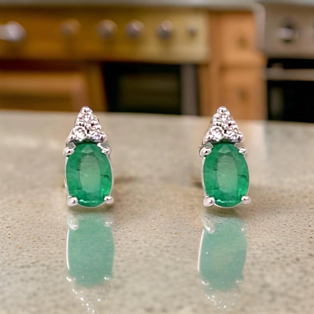 2010s Natural Emerald Diamond Earrings 14k Gold 1.28 TCW Certified For Sale - Image 5 of 10