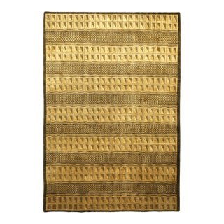 6'x9' Hand-Knotted Modern Tibetan Wool & Silk Carved Linear Rug in Gold & Green For Sale
