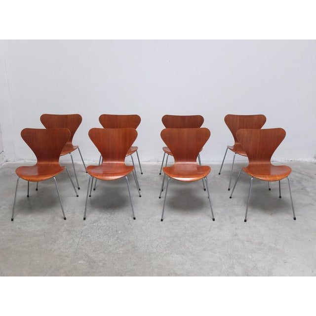 Arne Jacobsen Series 7 Chairs in Teak by Arne Jacobsen for Fritz Hansen, 1955, Set of 8 For Sale - Image 4 of 17