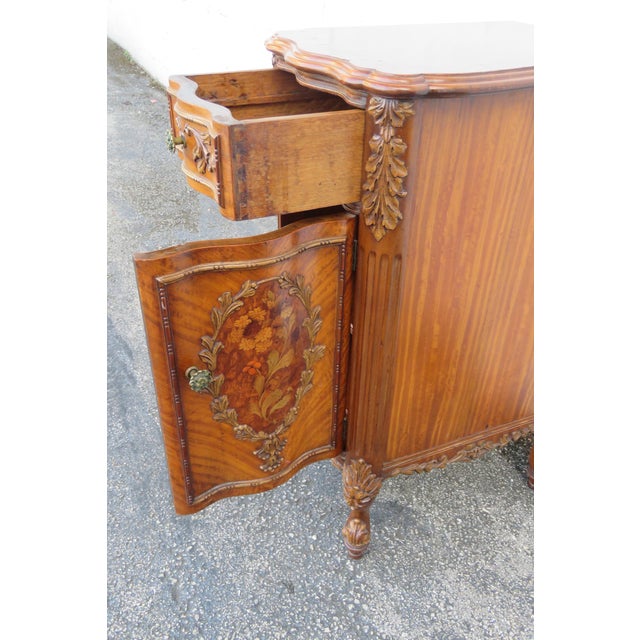 French Early 1900s Johnson Furniture Carved Inlay Tall Nightstand Side End Table 6235, Attributed For Sale In Miami - Image 6 of 18