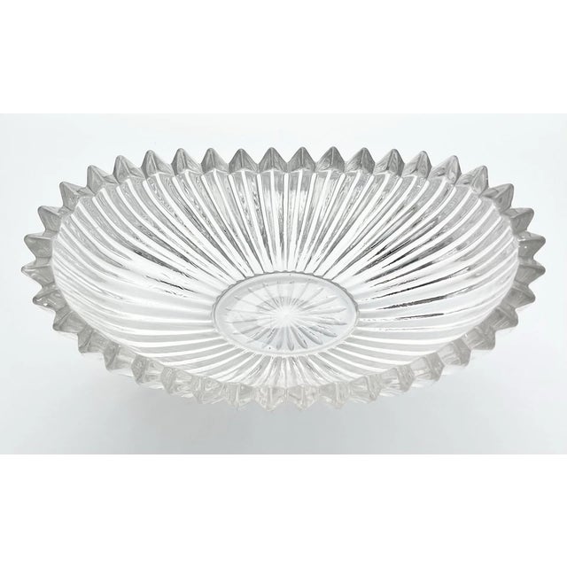 1940s English Silverplate Openwork Leaf Motif Basket Serving Bowl & Glass Inserts- 3 Pieces For Sale - Image 12 of 13