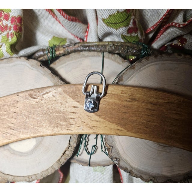 Handcrafted Oak Slice Holiday Wreath – 24” Rustic Elegance For Sale - Image 11 of 12