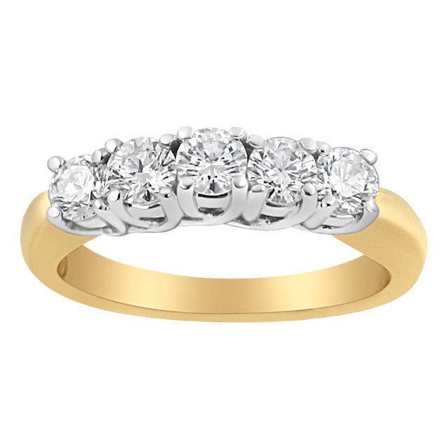 18K Yellow Gold 1.0 Cttw 4 Prong Set Round Cut Diamond Step up 5 Stone Ring Band (F-G Color, SI1-SI2 Clarity) - Size 7 For Sale