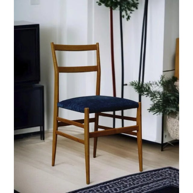 Mid-Century Modern Model 646 Leggera Chair in Wood and Blue Fabric by Gio Ponti, Italy, 1960s For Sale - Image 3 of 8