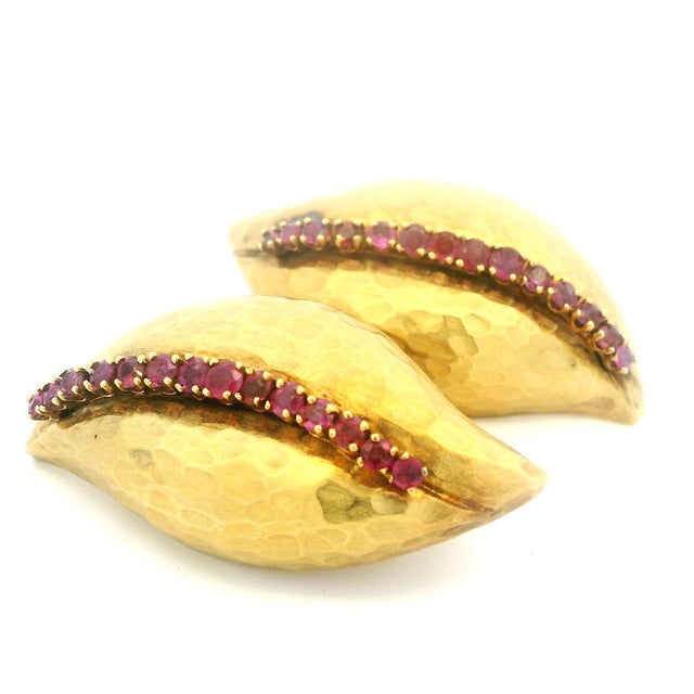 1980s Italian Forza 18k Hammered Gold and Ruby Ear Clips, Pair For Sale In Miami - Image 6 of 18