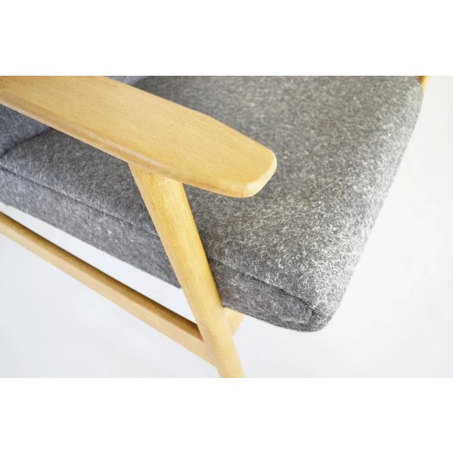 Set of Vintage Felt & Beech Ąžuolas Armchairs by Valerija Ema Cukermanienė for Vilniaus Baldų Kombinatas, 1960s For Sale - Image 6 of 8