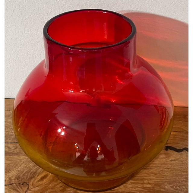 1970s Mid-Century Modern Footed Vase For Sale - Image 5 of 5