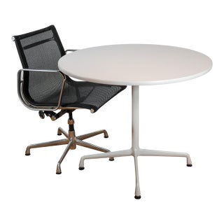 Mid-Century Modern Charles & Ray Eames for Herman Miller Aluminum Group Dining Table For Sale