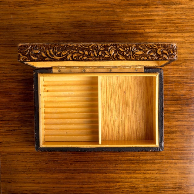 1950s Fighting Matador Embossed Leather Box For Sale In New York - Image 6 of 9