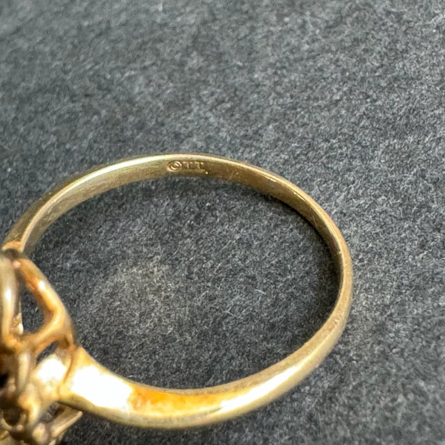 Metal Vintage 14k Gold & Diamond Ring Swirled Freeform Cluster Three Stone Size 6.25 For Sale - Image 7 of 11