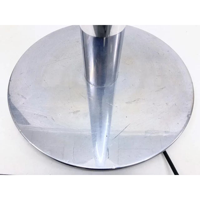 Floor lamp of the 60s 70s. Chrome metal, glass. Good used condition. Light chrome use. Scratches in the foot. Cabling is...