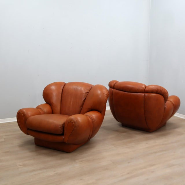 Large Italian Organic Leather Clamshell Lounge Chairs, 1970s, Set of 2 For Sale - Image 4 of 15