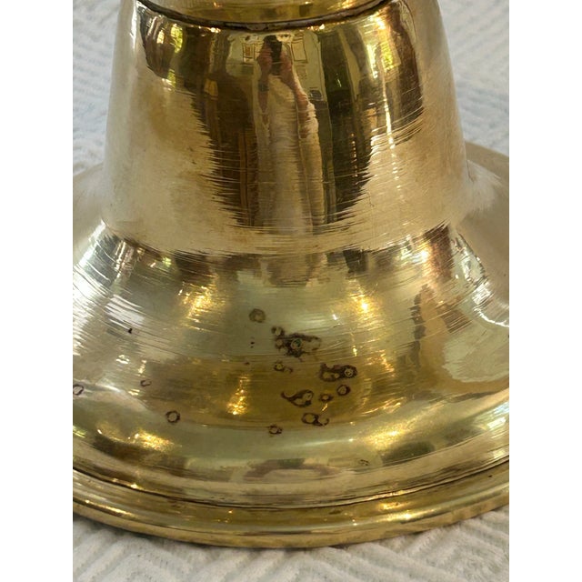 Early 20th Century Antique Victorian Brass Coal Hod / Ember Carrier With Wood Handles – Pedestal Fireplace Hearth Vessel For Sale - Image 5 of 10