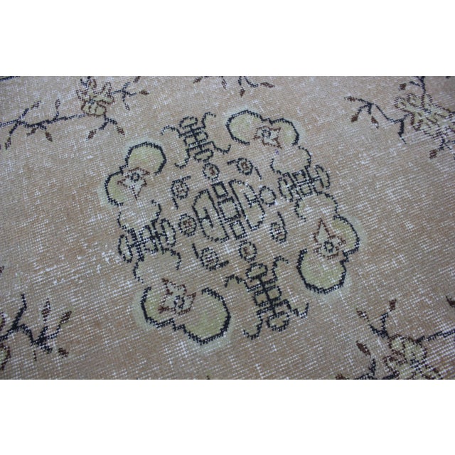 Beige Mid 20th Century Beige Floral Area Rug For Sale - Image 8 of 13