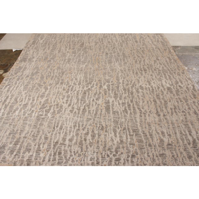 An 8x10 hand knotted abstract rug from Rug & Kilim’s New & Modern Collection. Conceptualised on contemporary lines, the...