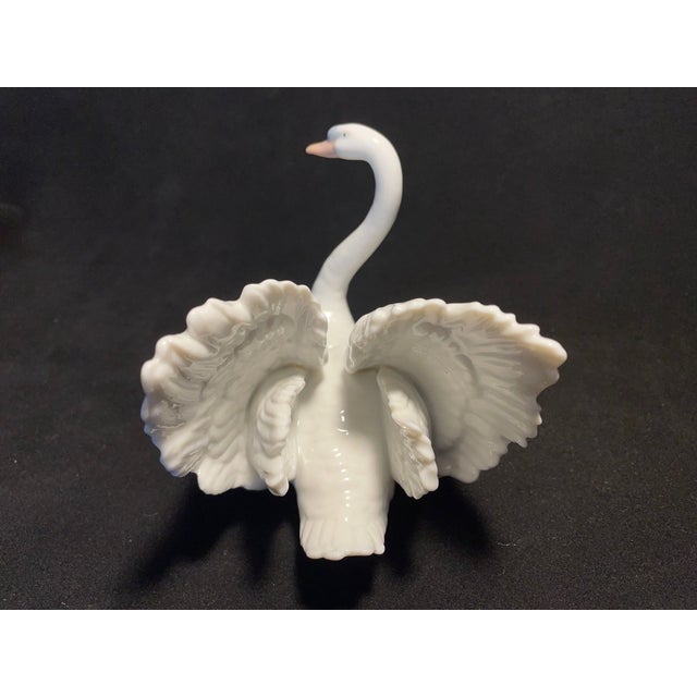 Lladro Vintage MCM Lladro White Swan Figurine #6175 Made in Spain For Sale - Image 4 of 5