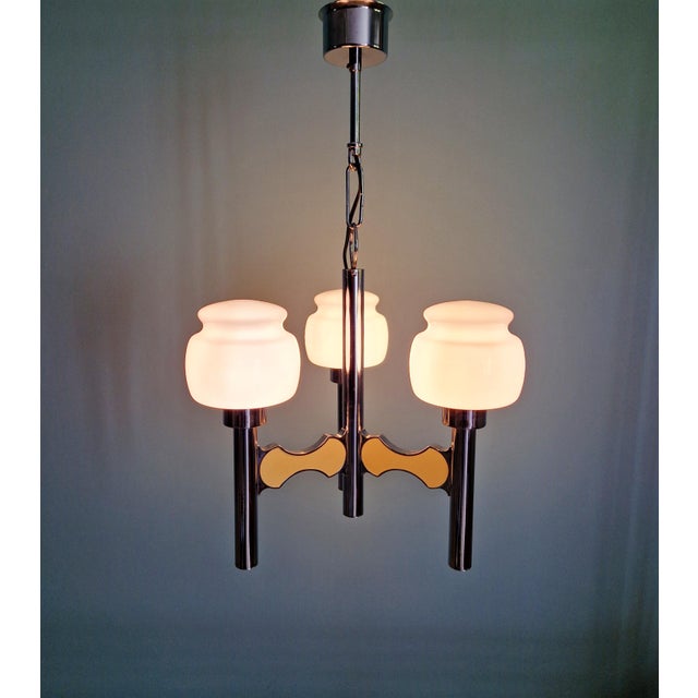 Space Age Chandelier in Chromed Metal and White Opaline Glass by G. Sciolari for Boulanger, 1970s For Sale - Image 9 of 15
