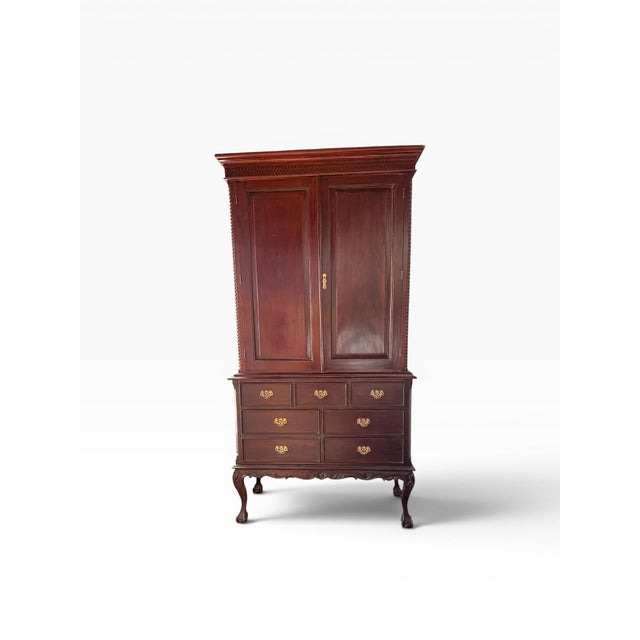 Late 20th Century Georgian Style Mahogany Linen Press Armoire With Pierced Fretwork & Cabriole Legs (Two-Piece) For Sale In West Palm - Image 6 of 13