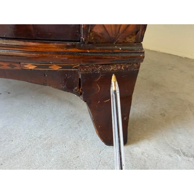 19th Century English Georgian-Style Mahogany Corner Cabinet For Sale - Image 17 of 17