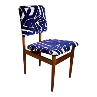 1960s Arne Vodder Style Mid Century Chair Reupholstered in Abstract Blue and Ecru For Sale