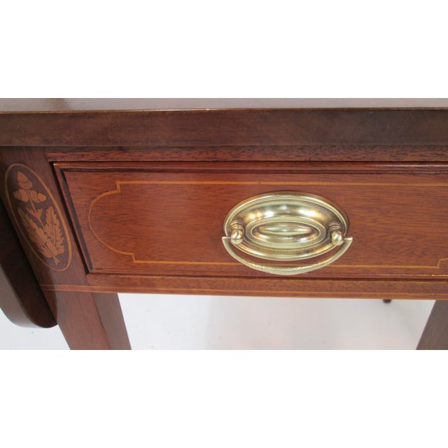 Traditional 1940s Pair of Pembroke Table Made by Biggs of Va For Sale - Image 3 of 10