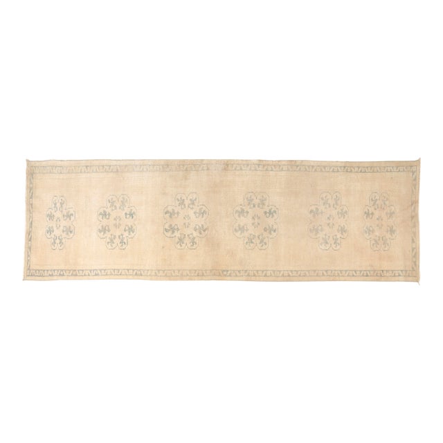 Mid 20th Century Neutral Medallion Turkish Rug For Sale