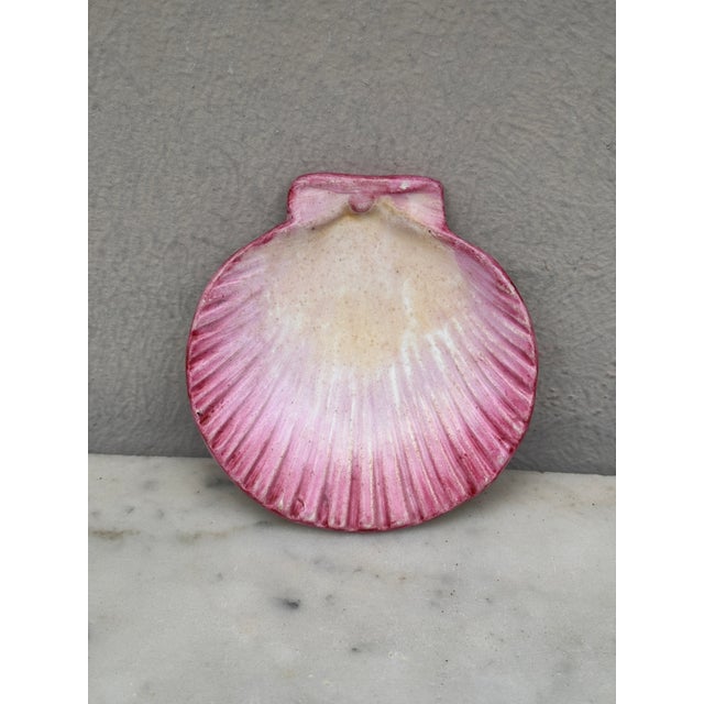 English Majolica shell butter pat signed Wedgwood, circa 1880.