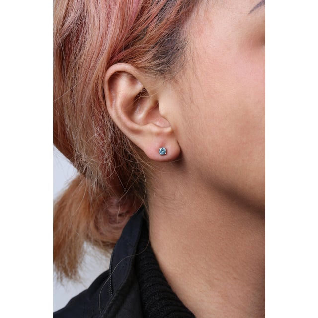 14K White Gold 1/2 Cttw Aqua Blue Diamond Screw-Back 4-Prong Classic Stud Earrings (Color Treated, I2-I3) For Sale - Image 4 of 5