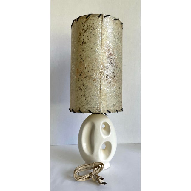 1960s Vintage Sculptural Ceramic Table Lamp in the Style of Royal Haeger For Sale In Los Angeles - Image 6 of 12