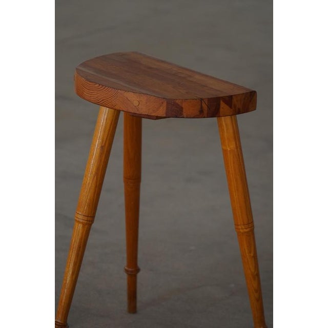 Mid-Century Danish Cabinetmaker Tripod Bar Stools in Pine, 1960s, Set of 2 For Sale - Image 14 of 18