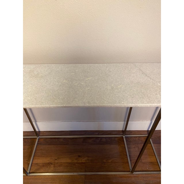 Beautiful, traditional console table will lit your entrance. Decorate with a bouquet of flowers/lamp/ family photos.