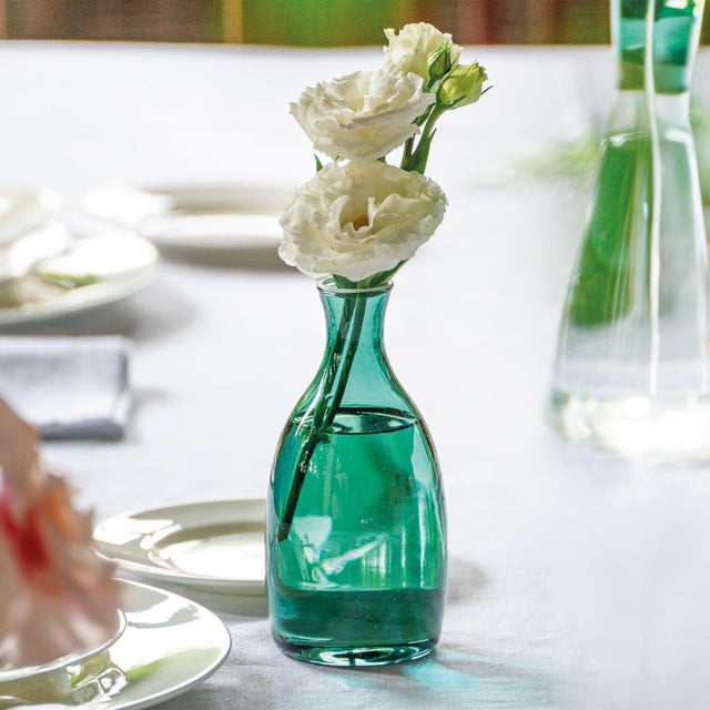 The 11.8 oz capacity vase from the Un Fiore collection combines elegance and functionality in a unique and refined design....