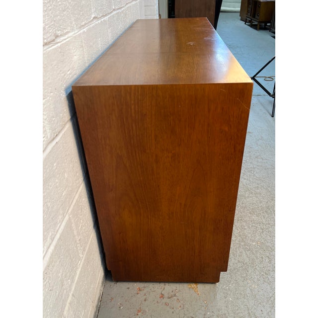 Henredon Circa 60' Mid-Century Walnut Six Drawer Lowboy Dresser For Sale - Image 9 of 18