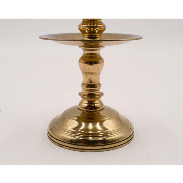 1980s Virginia Metalcrafters Small Brass Colonial Williamsburg Cw 16-39 Candlestick With Globe For Sale - Image 5 of 12